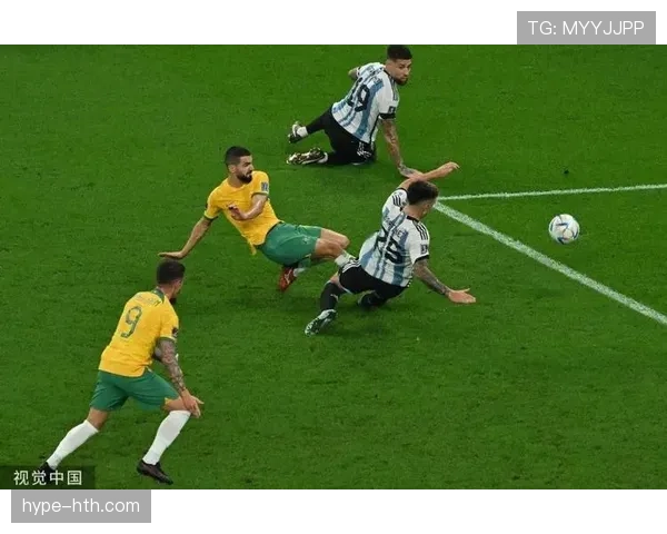 莫利纳锁定右闸主力席位,新赛季有望担当防线核心 莫利纳锁定右闸主力席位,新赛季有望担当防线核心