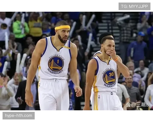 格林挡拆为库里创造空间，组织效率比上季明显提升