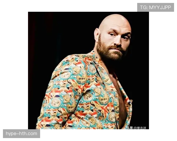 富里这生活简直就是拳击圈的豪门剧，酒吧一坐一宿，那对比职业赛场简直两个世界！