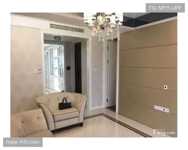 刷到唐佳豪家居照那一刻只想吐槽：他这是把日常收拾成明星片场啊